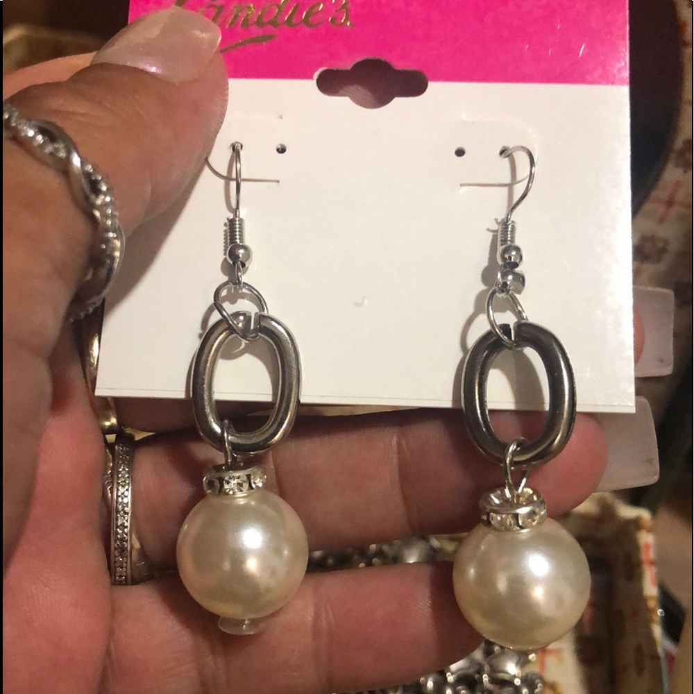 GORGEOUS Candies 🍭SIlver & Faux Pearl Earrings!!! - Picture 3 of 8